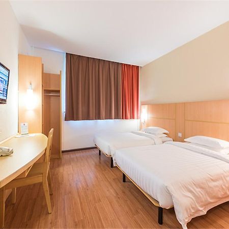 Ibis Shanghai Xujiahui Esterno foto