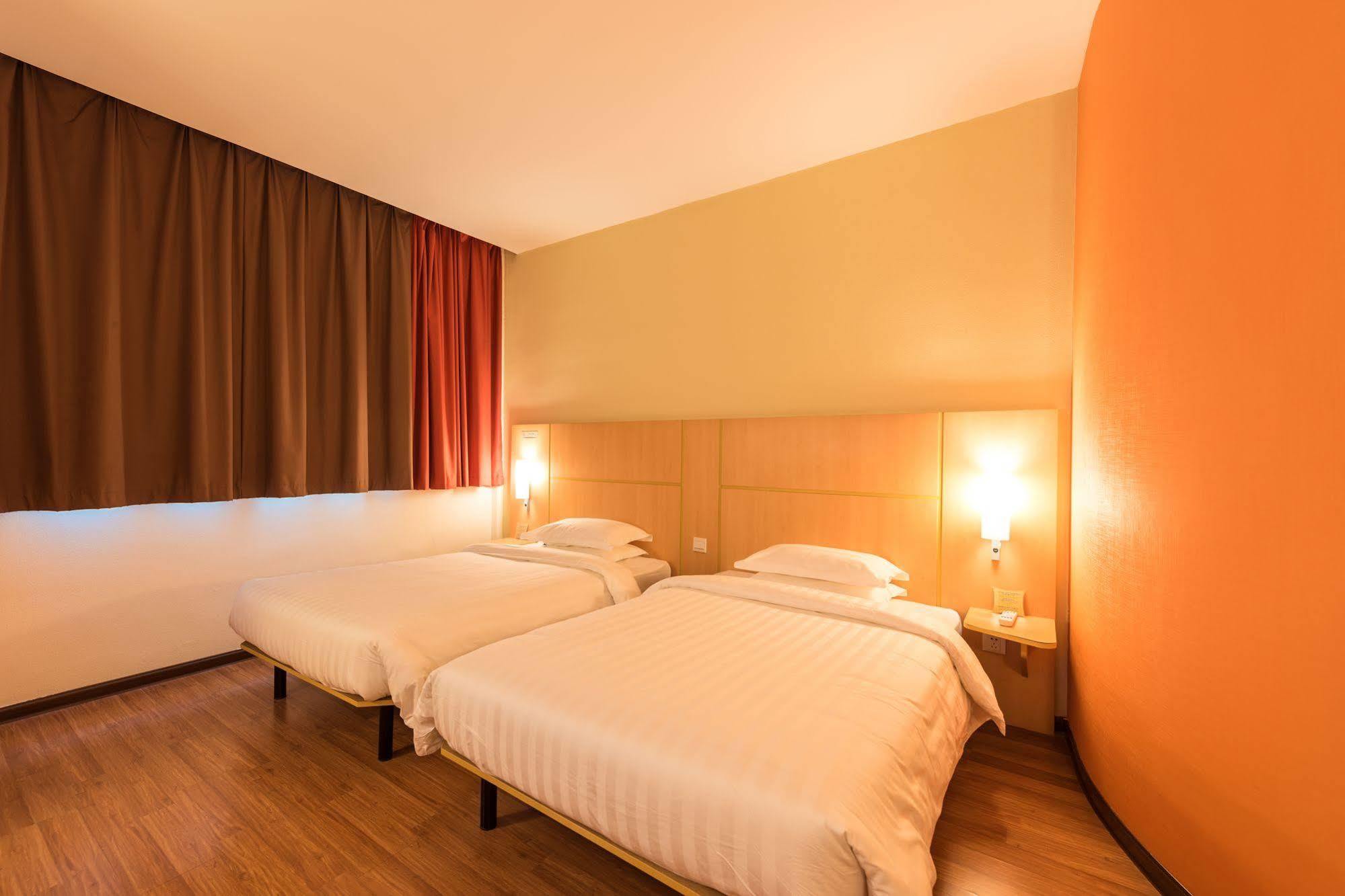 Ibis Shanghai Xujiahui Esterno foto