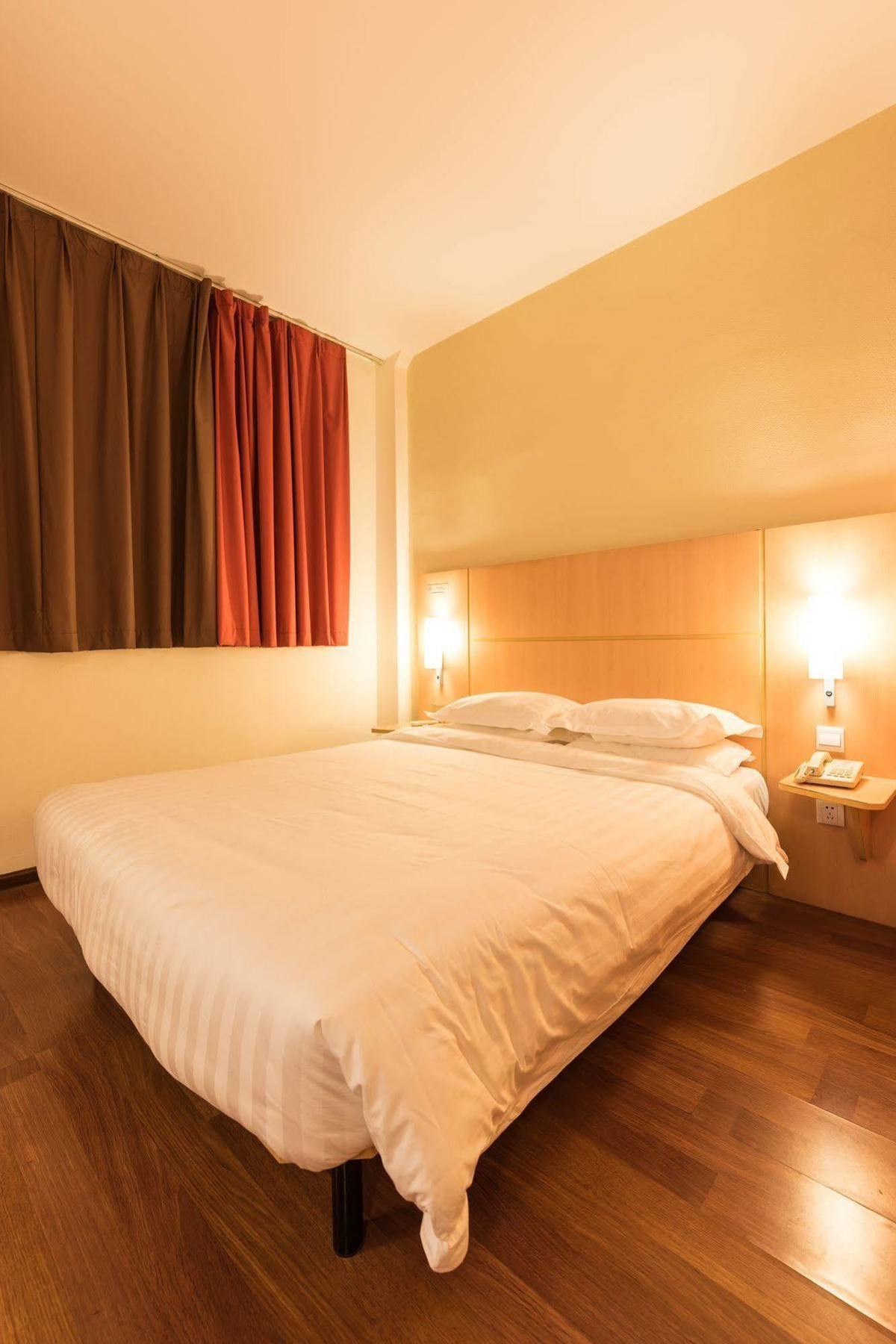 Ibis Shanghai Xujiahui Esterno foto